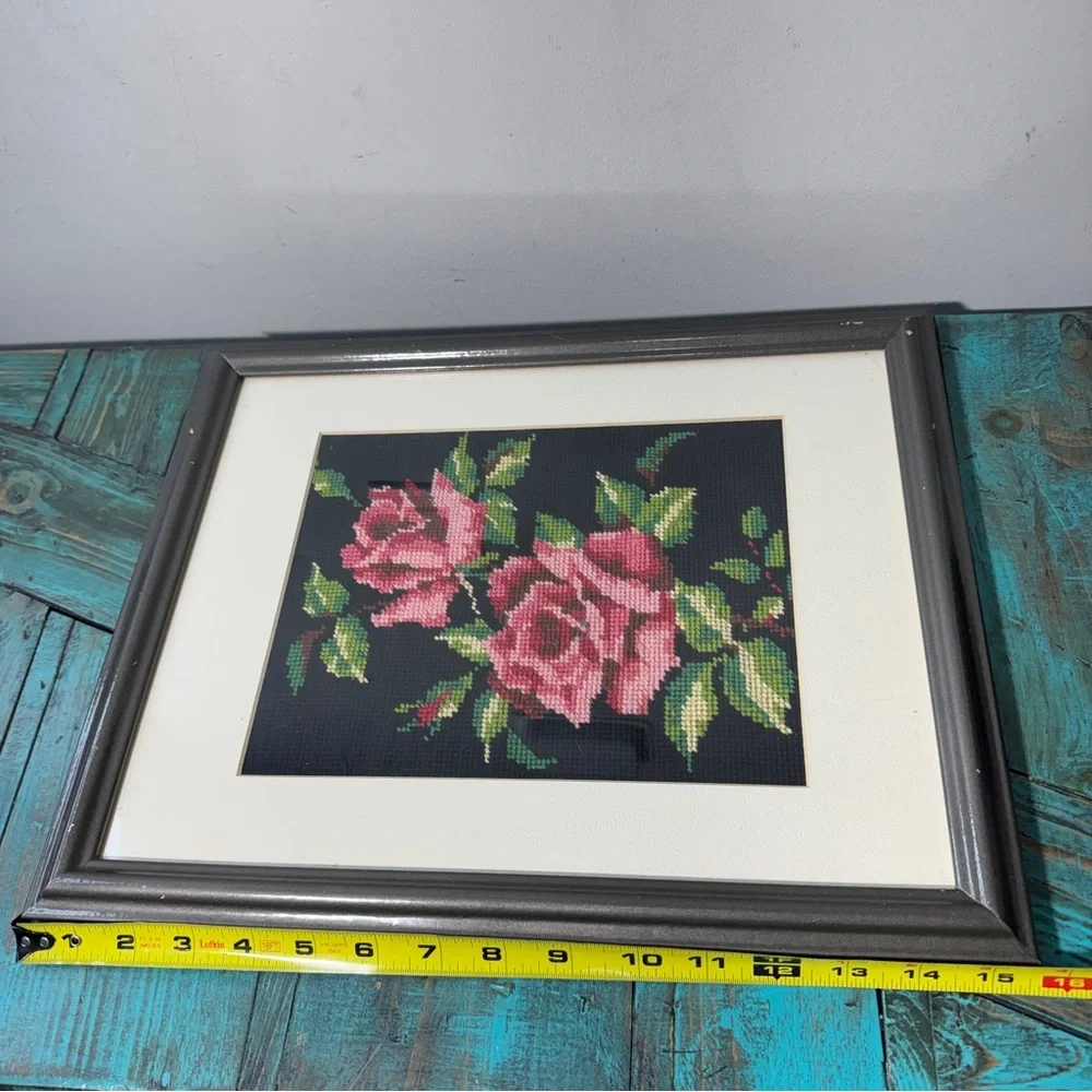 Vintage Framed Cross Stitch Needlepoint Artwork Roses 15" x 12" - Picture 5 of 7